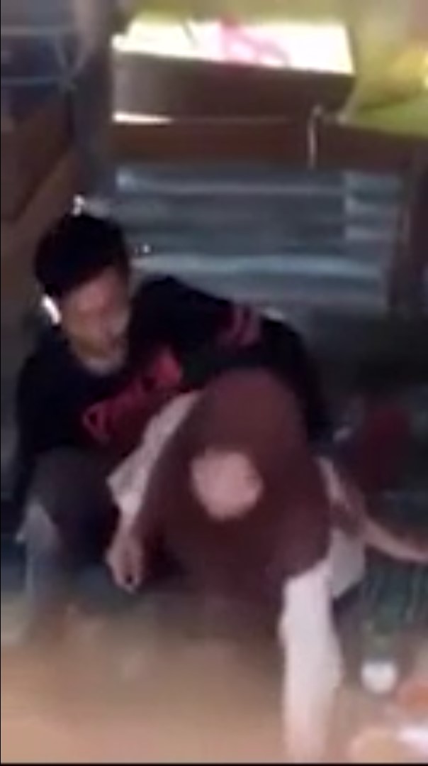 Bokep Indo Jilbab Pelajar Mesum Digubuk Hutan